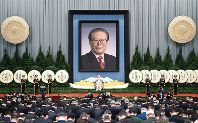 Oddanie hołdu zmarłemu 30 listopada 2022 r. byłemu przywódcy Chin Jiangowi Zeminowi. Pekin, Wielka H