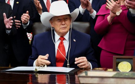 Donald Trump właściwie każdego dnia nadaje ton międzynarodowemu życiu politycznemu i gospodarczemu