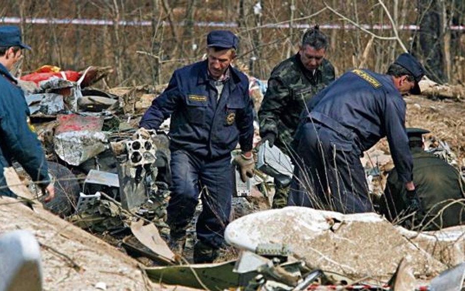 W publikacji dla policjantów znalazły się fotografie z miejsca katastrofy smoleńskiej, wśród nich zb