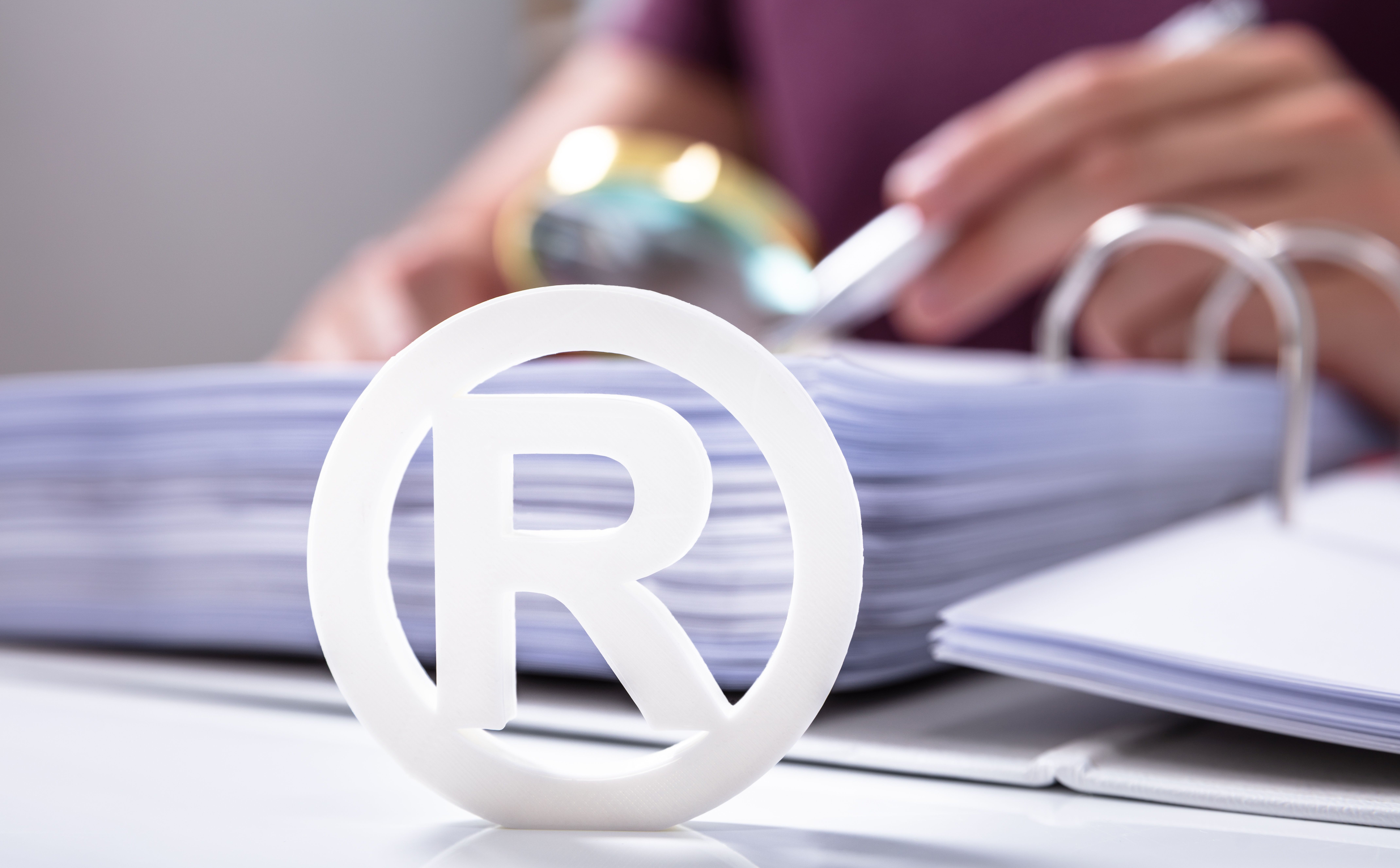 Jak wymyślić unikalną nazwę i ją zastrzec?