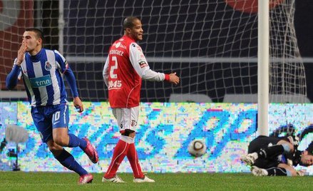 Nicolas Otamendi z Porto cieszy się z bramki strzelonej Bradzw w lidze portugalskiej
