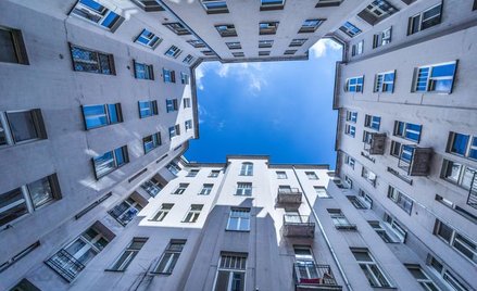 Kiedy wspólnota mieszkaniowa działa jako podatnik VAT