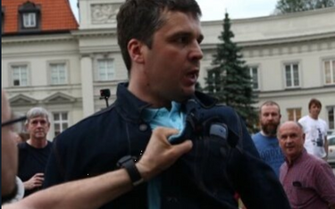 Dziennikarz TVP Michał Rachoń szarpany na kontrmanifestacji