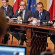 Donald Tusk przez blisko trzy godziny debatował z internautami