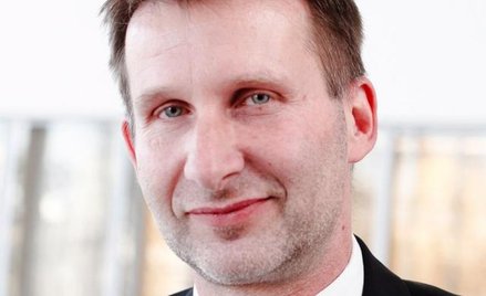 Firmy wożą pracowników z innych miast