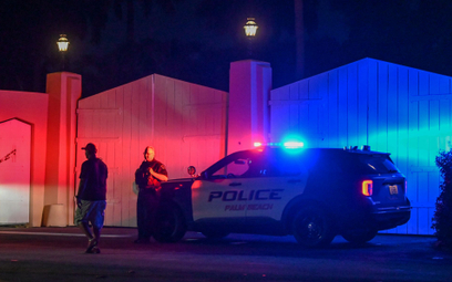 Policja przed rezydencją Trumpa na Florydzie