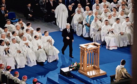 Partia Jarosława Kaczyńskiego wybrała taki model relacji z Kościołem, w którym religia legitymizuje 