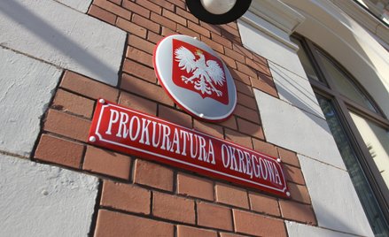 Postępowanie wszczęła 12 czerwca Prokuratura Okręgowa w Olsztynie, bo z ustaleń wynikało, że ostatni