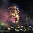 Balijczycy niosą gigantyczne kukły przedstawiające aspekty zła, znane lokalnie jako „Ogoh-ogoh”, pod