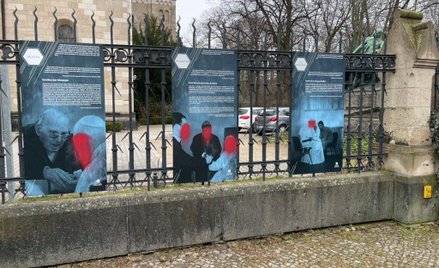 W Berlinie zniszczono wystawę o Janie Pawle II