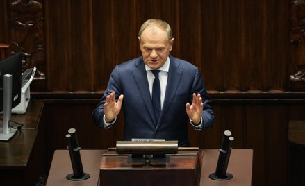 Premier Donald Tusk przemawia na sali plenarnej Sejmu, 17 bm. W ostatnim dniu obrad izba przeprowadz