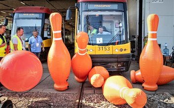 Uczestnicy zawodów zmierzą się w konkurencji tramwajowych kręgli