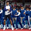 Novak Djoković robi dobrą minę do dobrej gry i tańczy 'gangnam style' na rozpoczęcie Australian Open