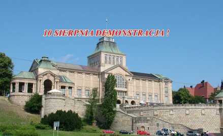 Plakat informujący o demonstracji przeciwko pomnikowi Lecha Kaczyńskiego w Szczecinie