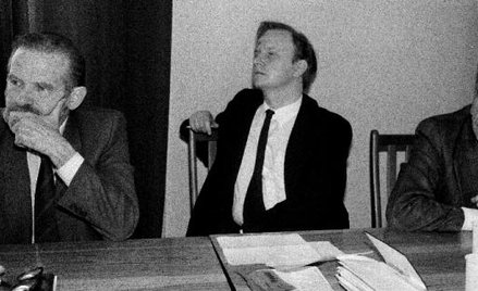 Posiedzenie prezydium OKP. Na zdjęciu od lewej: Bronisław Geremek, Aleksander Hall, Tadeusz Mazowiec