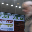 Argentyna zaciska pasa, peso mocno traci
