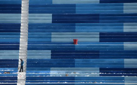 16 listopada, San Salwador. Sprzątanie przed meczem Kanada-Salwador. Oba zespoły biorą udział w elim