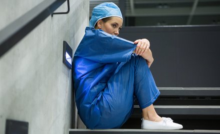 W brytyjskich szpitalach przypadki molestowania chirurżek zdarzają się nawet przy stole operacyjnym