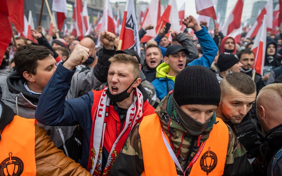 Ranni funkcjonariusze. Aresztowano chuliganów. Policja podsumowuje Marsz Niepodległości