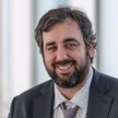 Profesor Jacob Biamonte fizyk, twórca licznych koncepcji z zakresu fizyki komputerów kwantowych