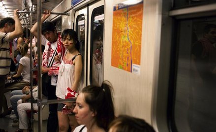 „Polska, biało-czerwoni..”. Powrót kibiców po meczu Polska-Czechy 16 czerwca