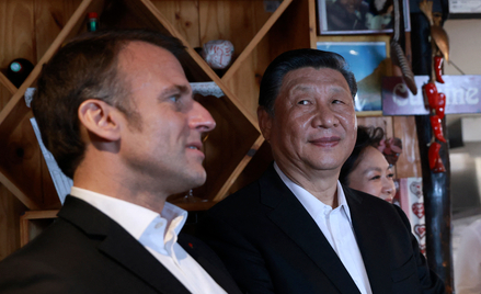 Emmanuel Macron zabrał Xi Jinpinga w Pireneje