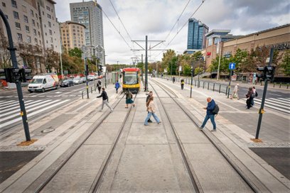 Zmiana organizacji ruchu zmusza mieszkańców ul. Słomińskiego do nadkładania trasy przez zakorkowane 