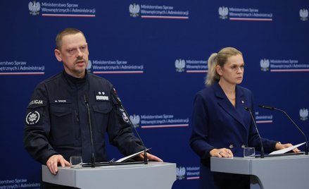 Minister edukacji Barbara Nowacka oraz Komendant Główny Policji gen. insp. Marek Boroń podczas konfe