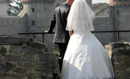 Według nowych instrukcji papieża narzeczeni będą dłużej czekać, by powiedzieć sobie „tak”