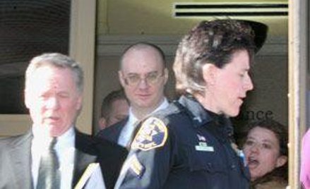 Tim Masters (w środku)