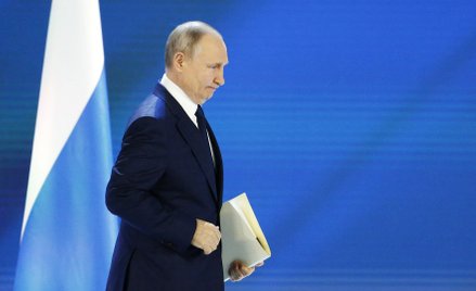 Władimir Putin: Czasami otwieram niektóre podręczniki ze zdziwieniem.