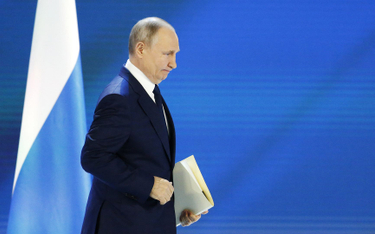 Władimir Putin: Czasami otwieram niektóre podręczniki ze zdziwieniem.