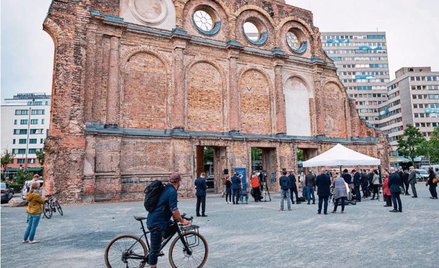 Ruiny Anhalter Bahnhof, dworca w centrum Berlina. W jego okolicy ma powstać polski pomnik