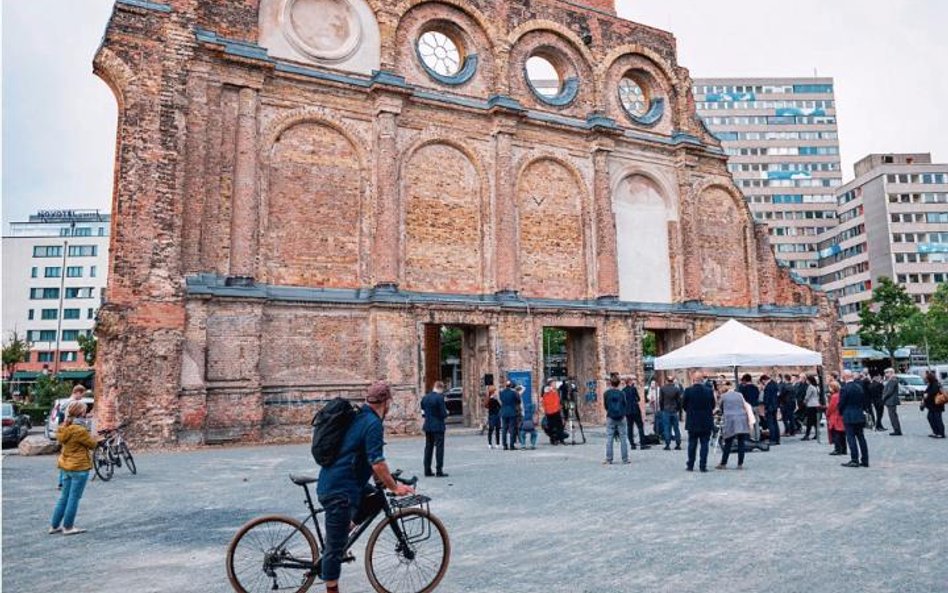 Ruiny Anhalter Bahnhof, dworca w centrum Berlina. W jego okolicy ma powstać polski pomnik