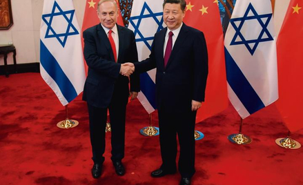 Izraelski premier Beniamin Netanjahu podczas spotkania z chińskim prezydentem Xi Jinpingiem. Netanja