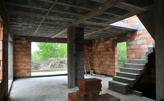 "koszt budowy domu 2021"