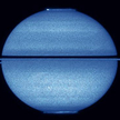 Kosmiczny Teleskop Hubble’a zobaczył Saturna równo oświetlonego przez Słońce w 2009 roku. Następnej 