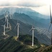 Chiny odpowiadają obecnie za niemal połowę globalnych mocy wytwórczych energii odnawialnej, a ich am