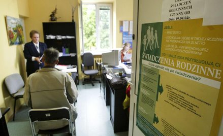 NIK o pracownikach socjalnych w gminach: przeciążeni zadaniami, pracują w stresie, zarabiają za mało