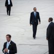 Barack Obama i jego ochroniarze z Secret Service na lotnisku w Gary pod Chicago, 2 października