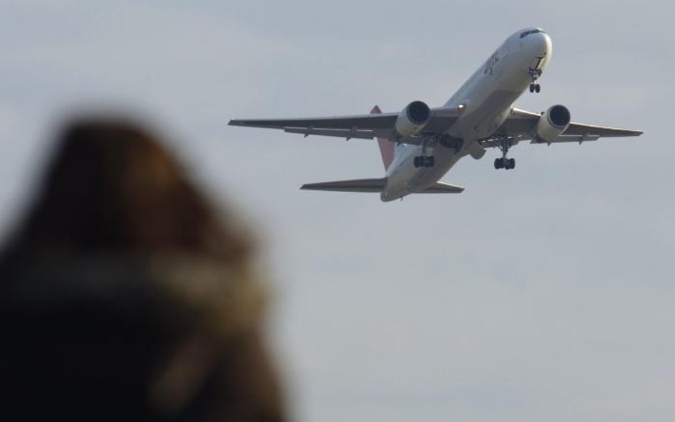 Oślepiał pilotów laserem, zatrzymała go policja