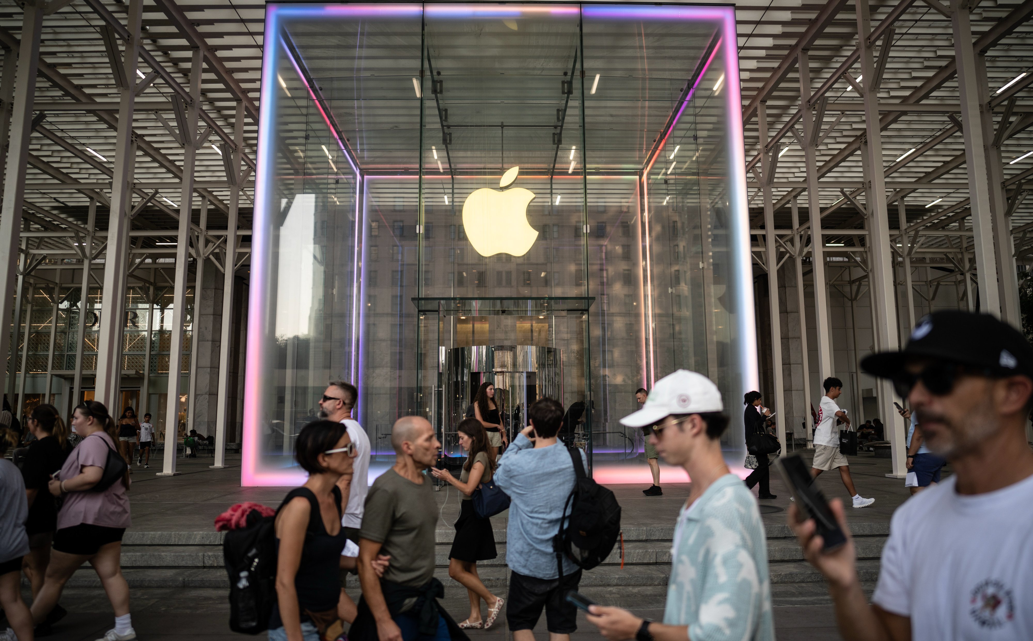 Polacy kupią iPhone'a 17? Na razie na potęgę szukają „starego” modelu