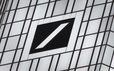 Miesięczna pensja kierowników w Deutsche Bank na pomoc