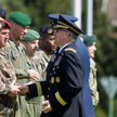 Dowódca NATO gen. Curtis Scaparrotti (z prawej) z oficerami wojsk desantowych Sojuszu.