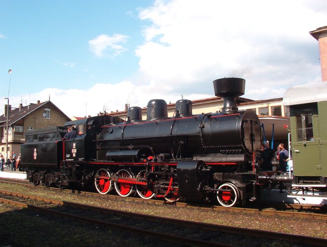 W zakładach przy Kolejowej w latach 1920-1927 powstawał na licencji austriackiej parowóz Tr12