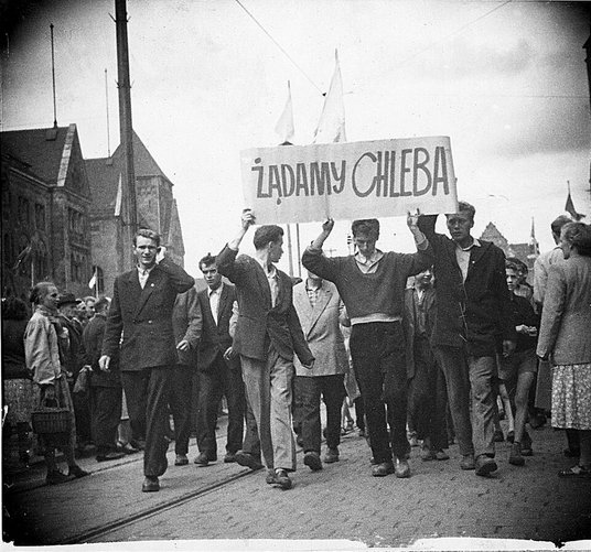 Poznań ’56 – manifestacja na ul. Armii Czerwonej (obecnie: Świętego Marcina)