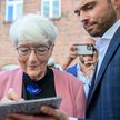 Poznań, 08.09.2023. Pisarka, autorka „Jeżycjady” Małgorzata Musierowicz (L) oraz prezes Legimi S.A. 