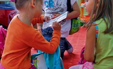 Dzięki temu, że pięciolatki chodzą do oddziałów przedszkolnych w szkołach, zwalniają miejsca w przed