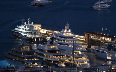 Luksusowe jachty miliarderów w Port Hercules w Monako
