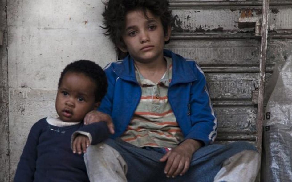Zaid, bohater filmu „Kafarnaum” w reżyserii Nadine Labaki, ze swym małym podopiecznym nowe horyzont?